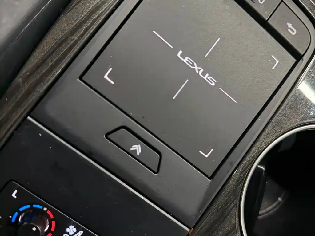 Lexus LM — фото 4