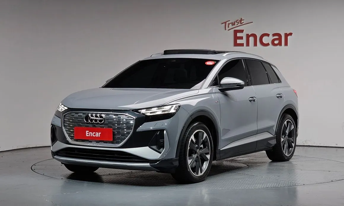 Audi Q4 e-tron — фото 1