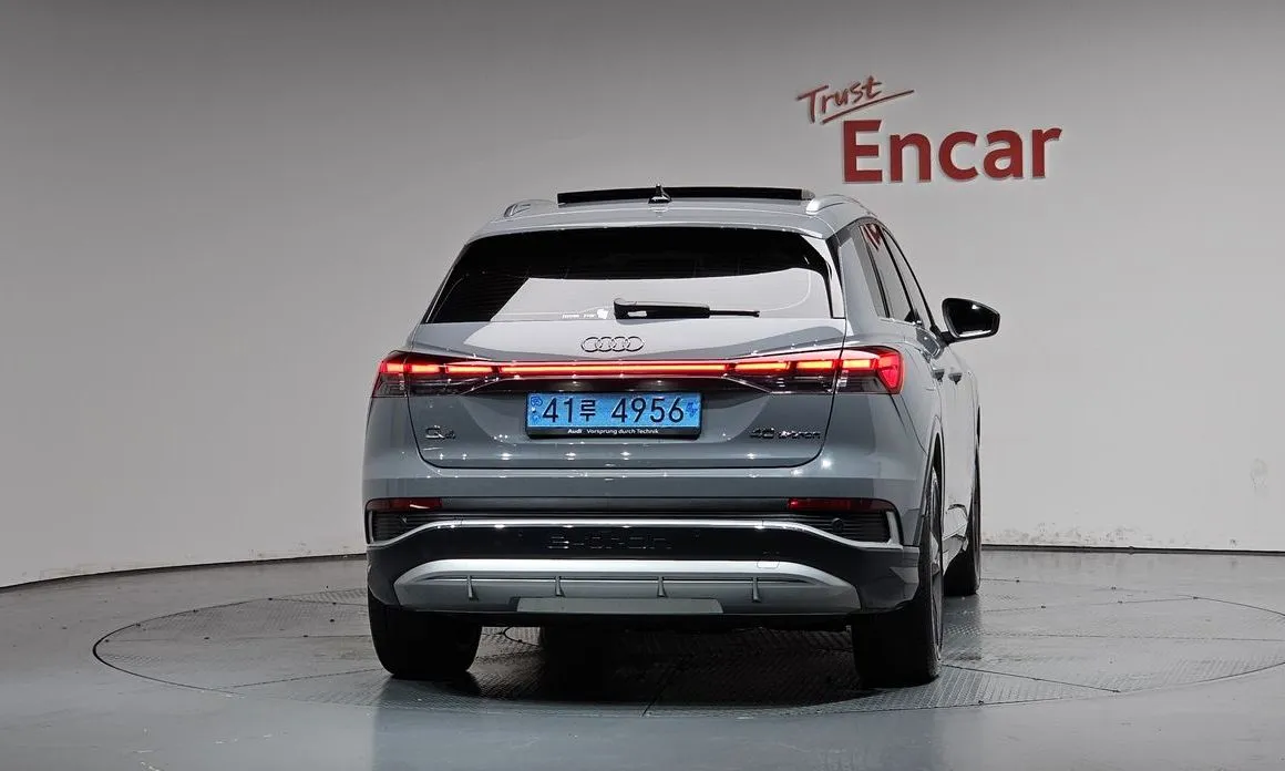 Audi Q4 e-tron — фото 2