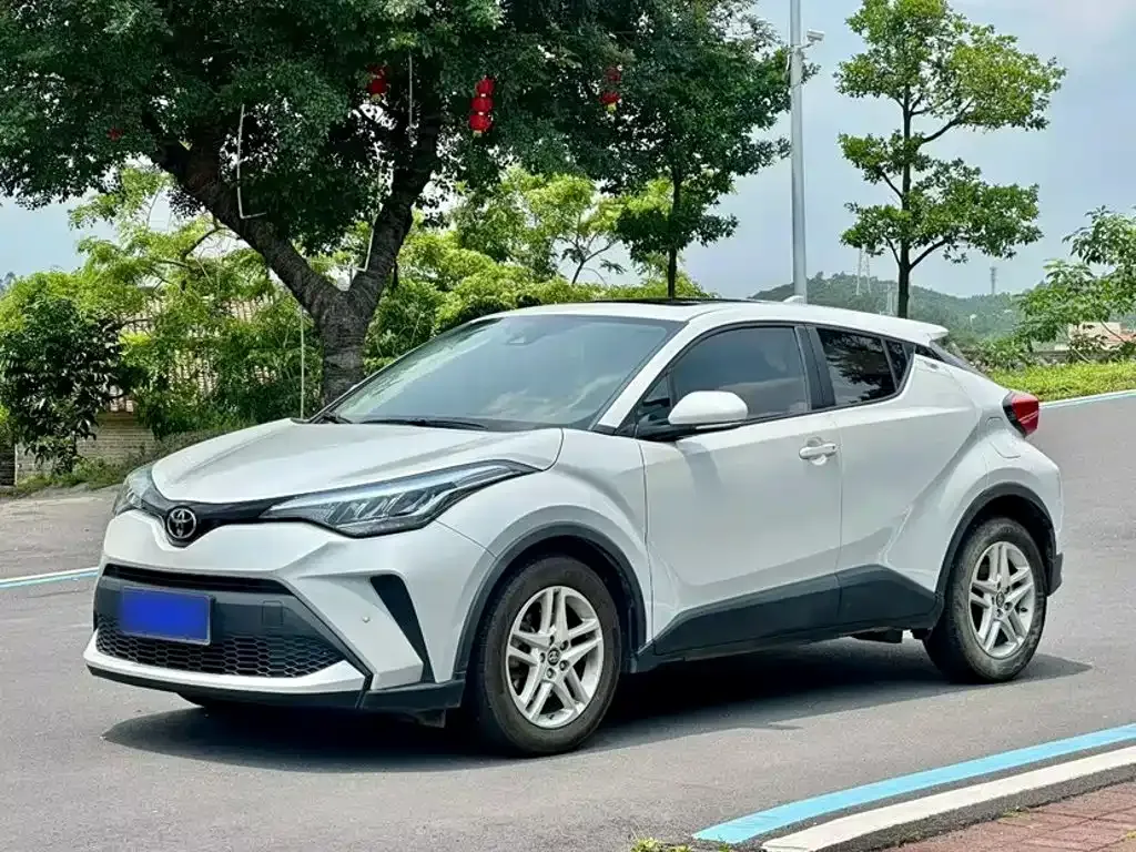 Toyota C-HR — фото 1