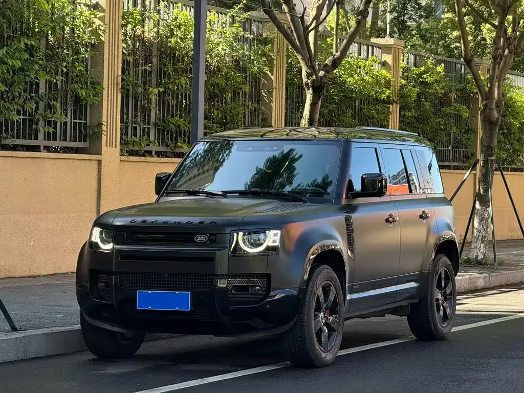 Land Rover Defender — фото 1