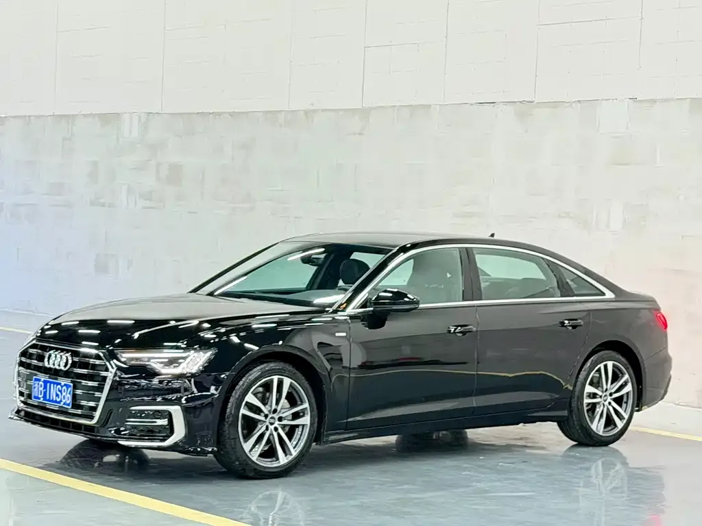 Audi A6L — фото 1