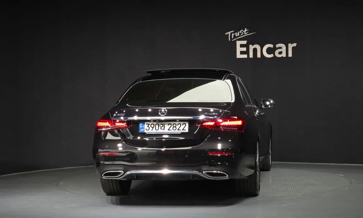 Mercedes-Benz E-Class — фото 10