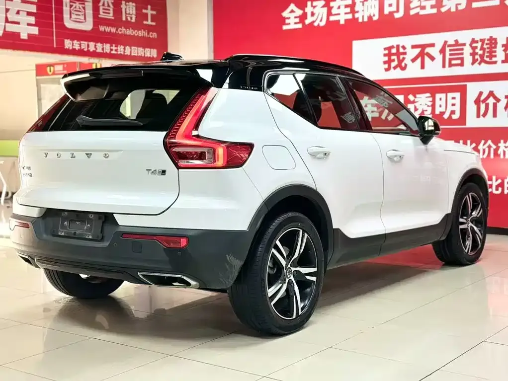 Volvo XC40 — фото 7
