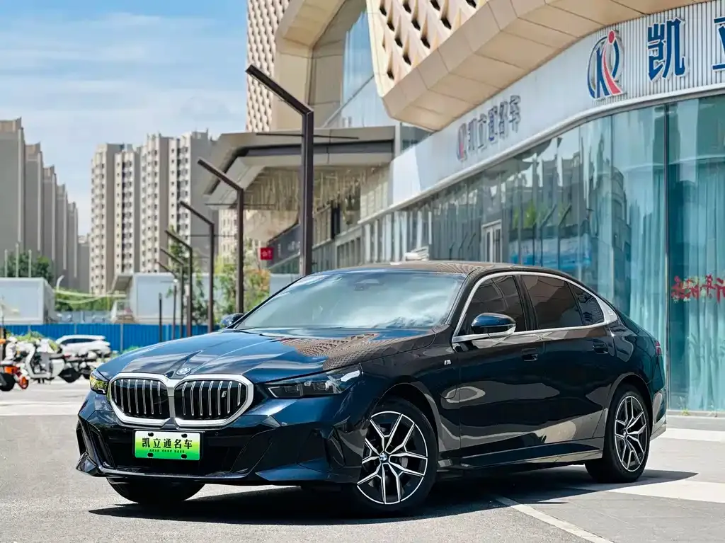 BMW i5 — фото 1