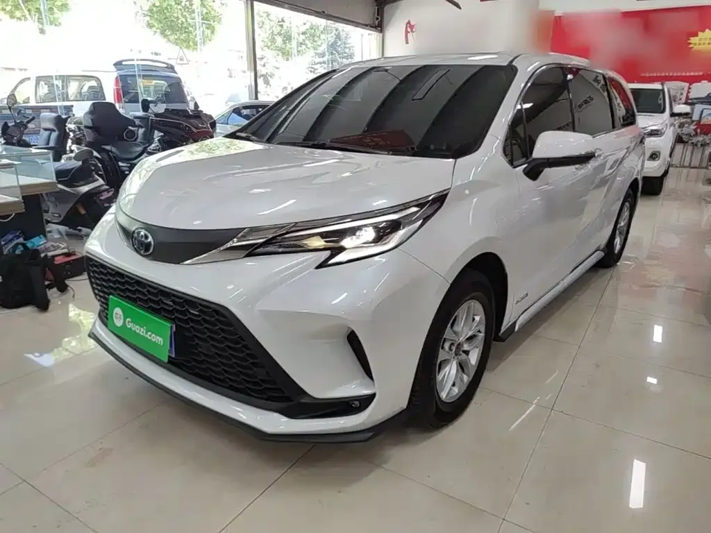 Toyota Granvia — фото 1