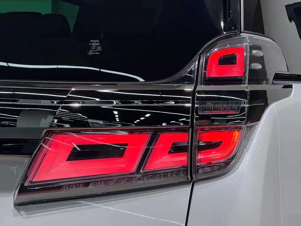 Toyota Vellfire — фото 9