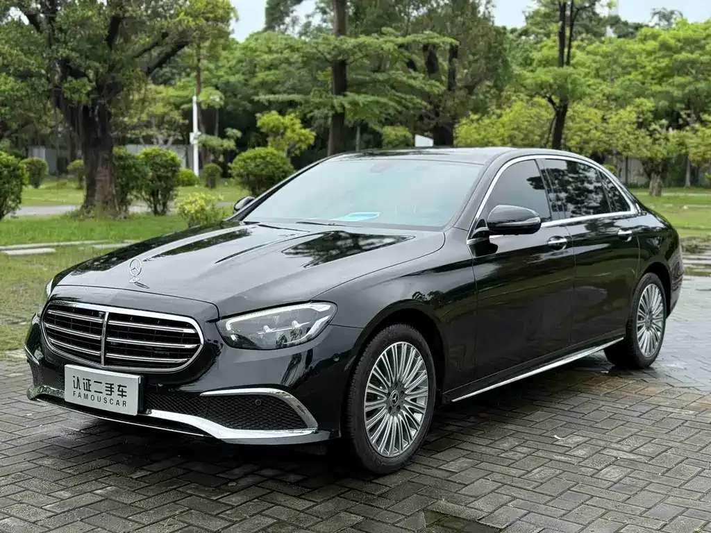 Mercedes-Benz E-Class — фото 1
