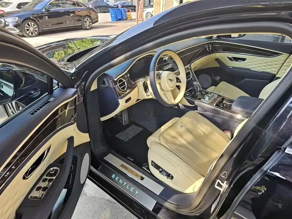 Bentley Flying Spur — фото 6