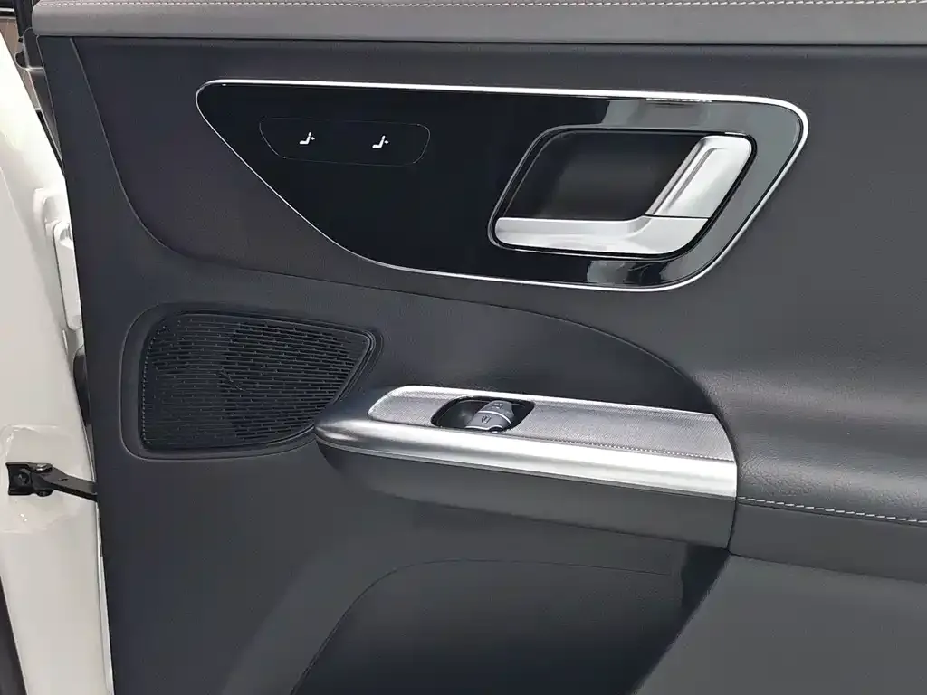 Mercedes-Benz EQE SUV — фото 2