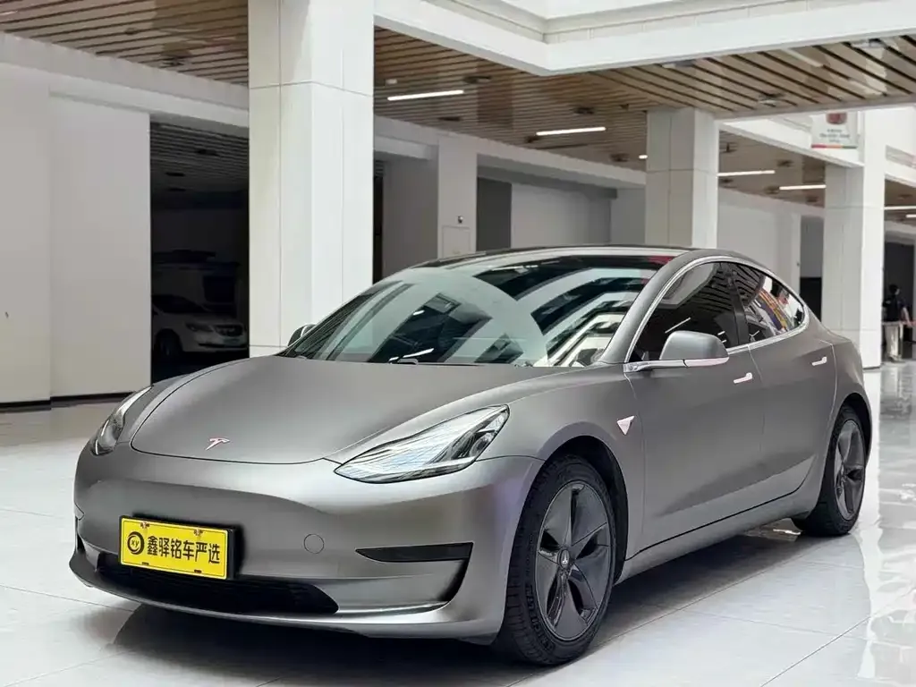 Tesla Model 3 — фото 1