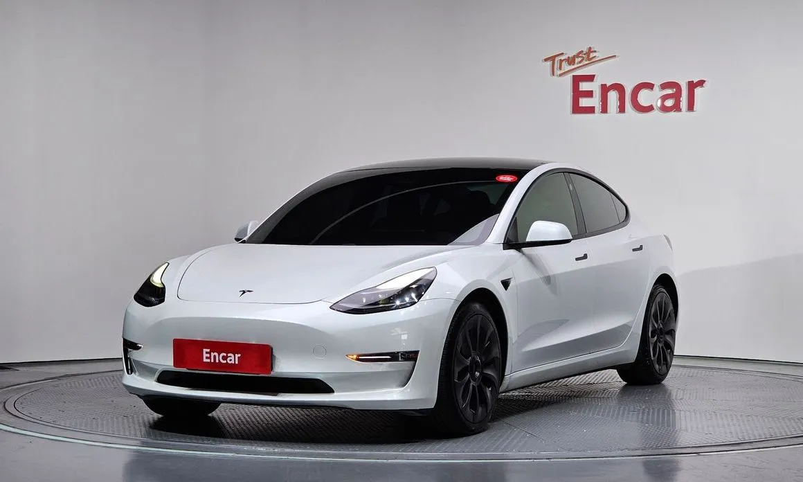 Tesla Model 3 — фото 1