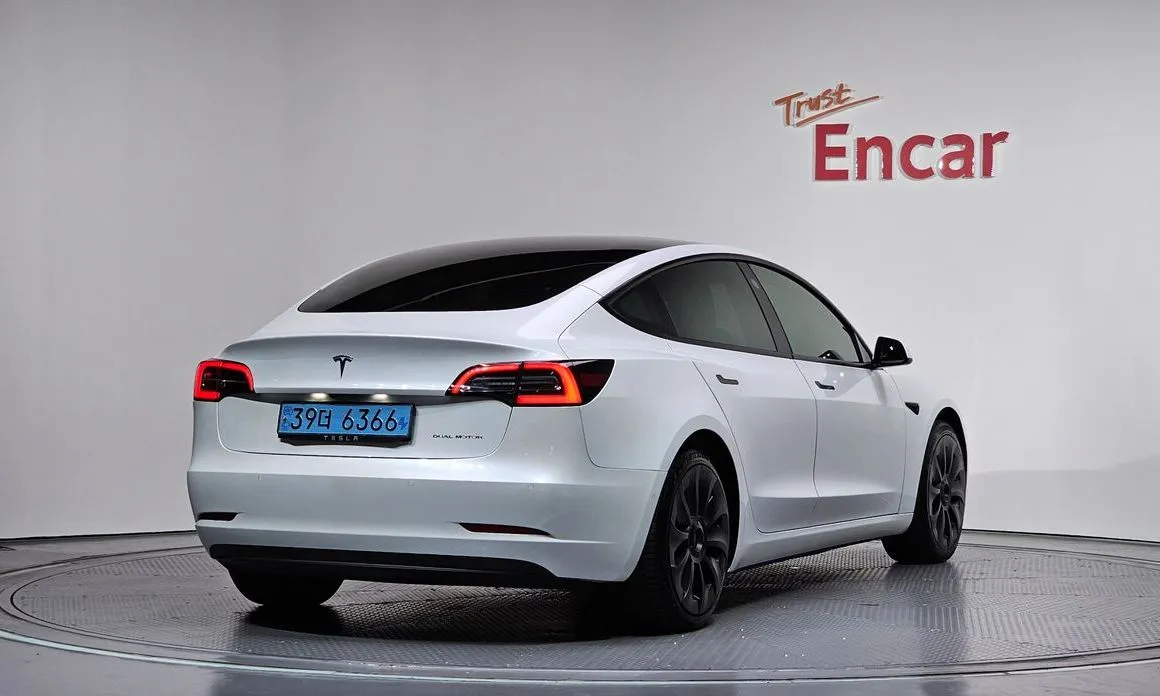 Tesla Model 3 — фото 3