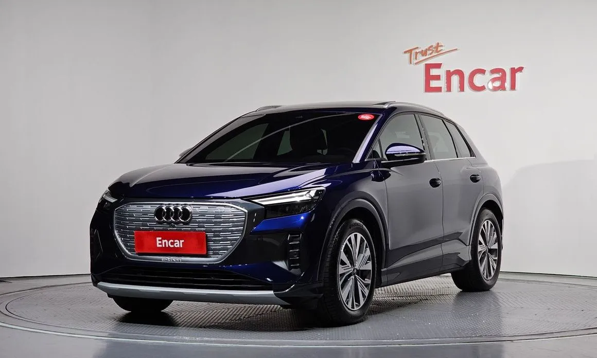 Audi Q4 e-tron — фото 1