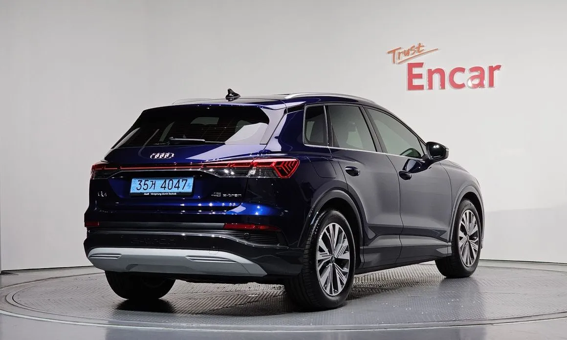 Audi Q4 e-tron — фото 2
