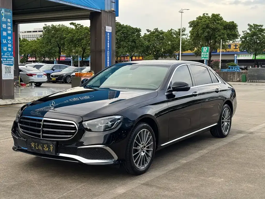 Mercedes-Benz E-Class — фото 1