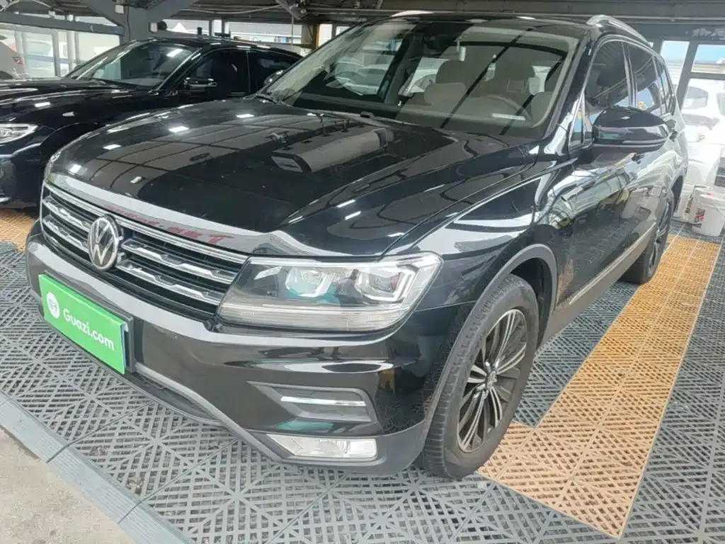 Volkswagen Tiguan L — фото 1