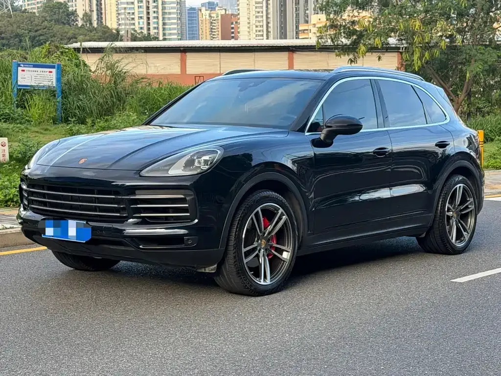 Porsche Cayenne — фото 1