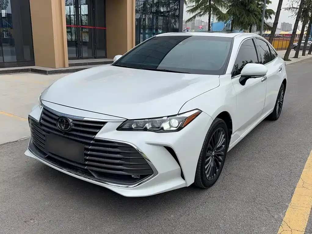 Toyota Avalon — фото 1