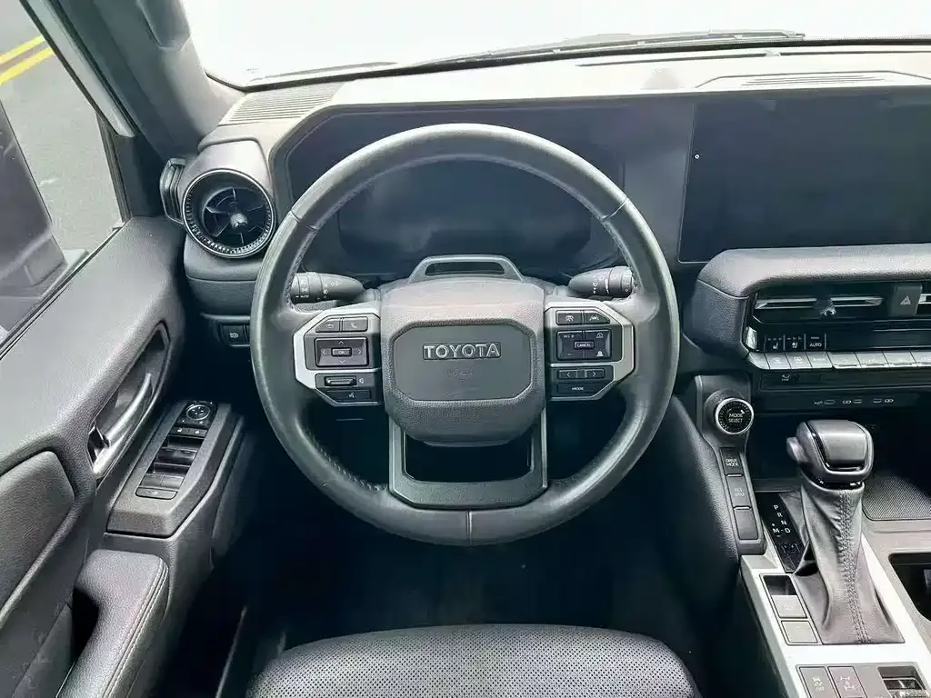 Toyota Prado — фото 4