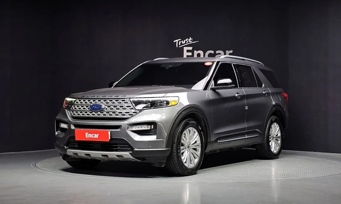 Ford Explorer — фото 1