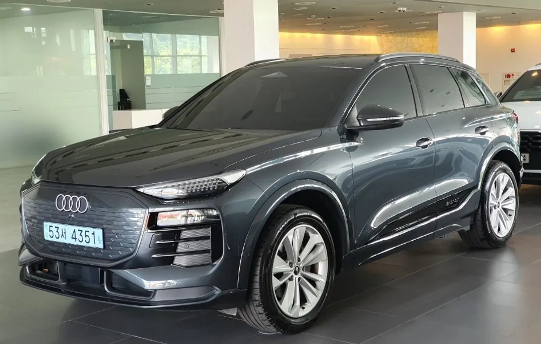Audi Q6 e-tron — фото 1