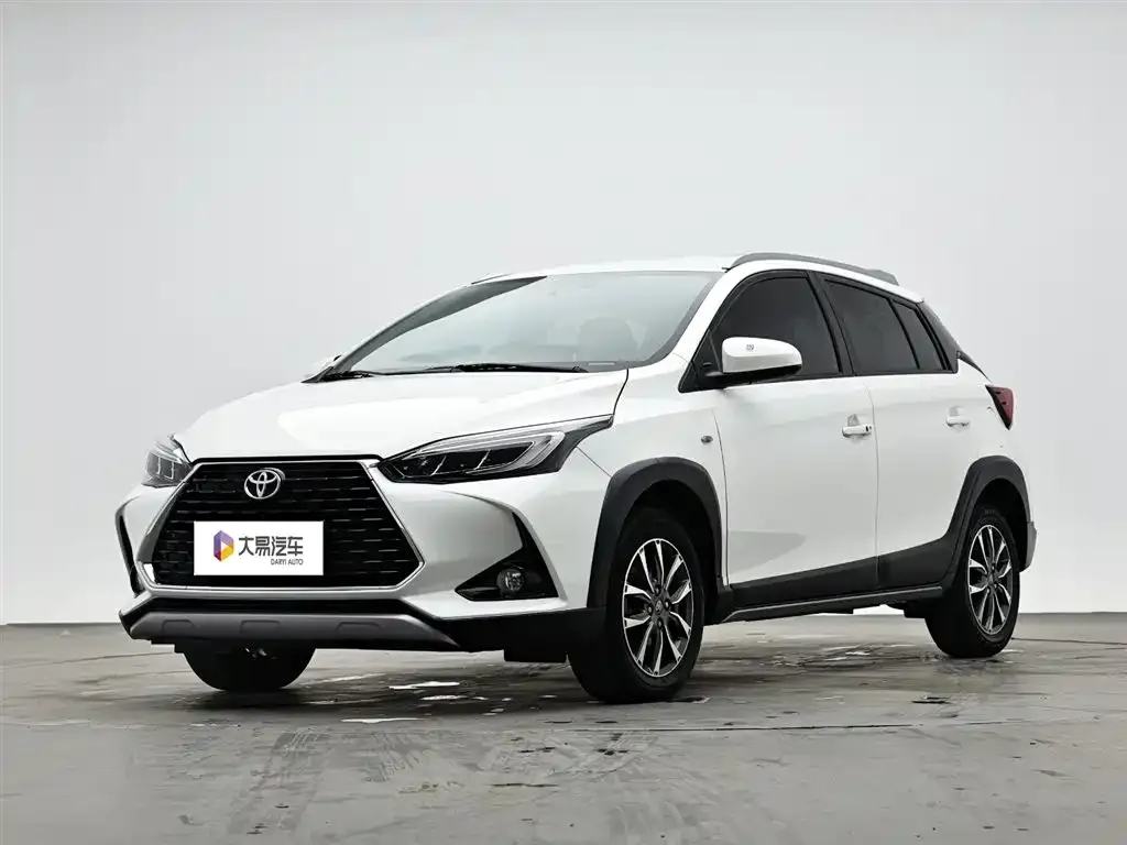 Toyota Yaris L — фото 1