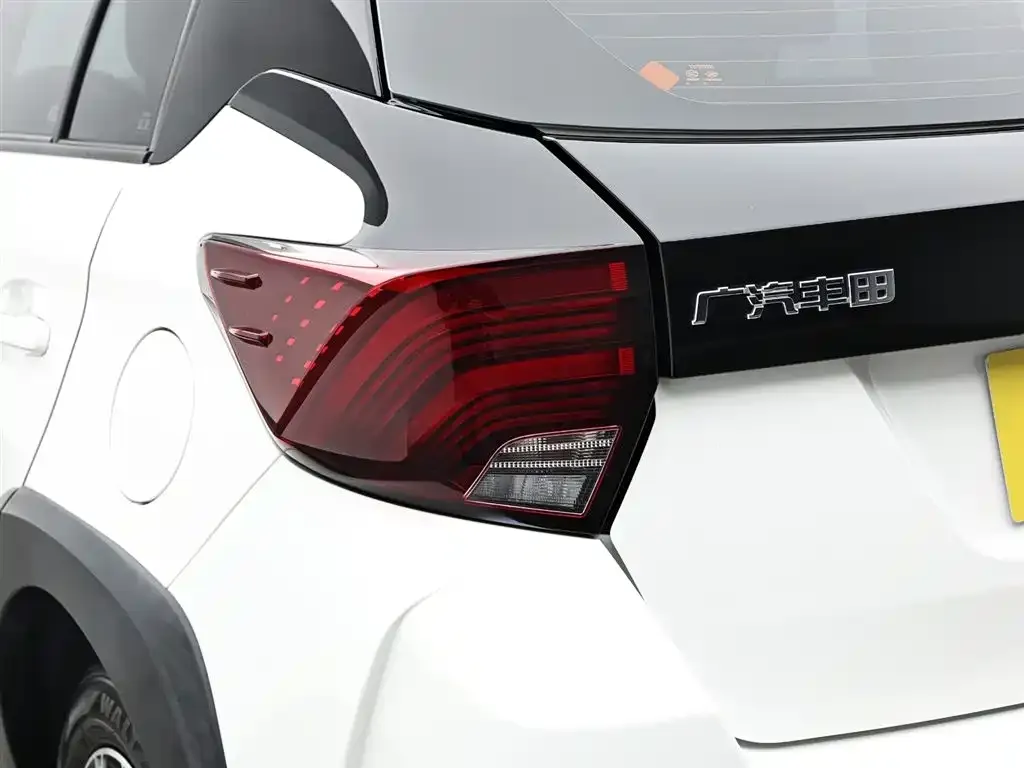 Toyota Yaris L — фото 2