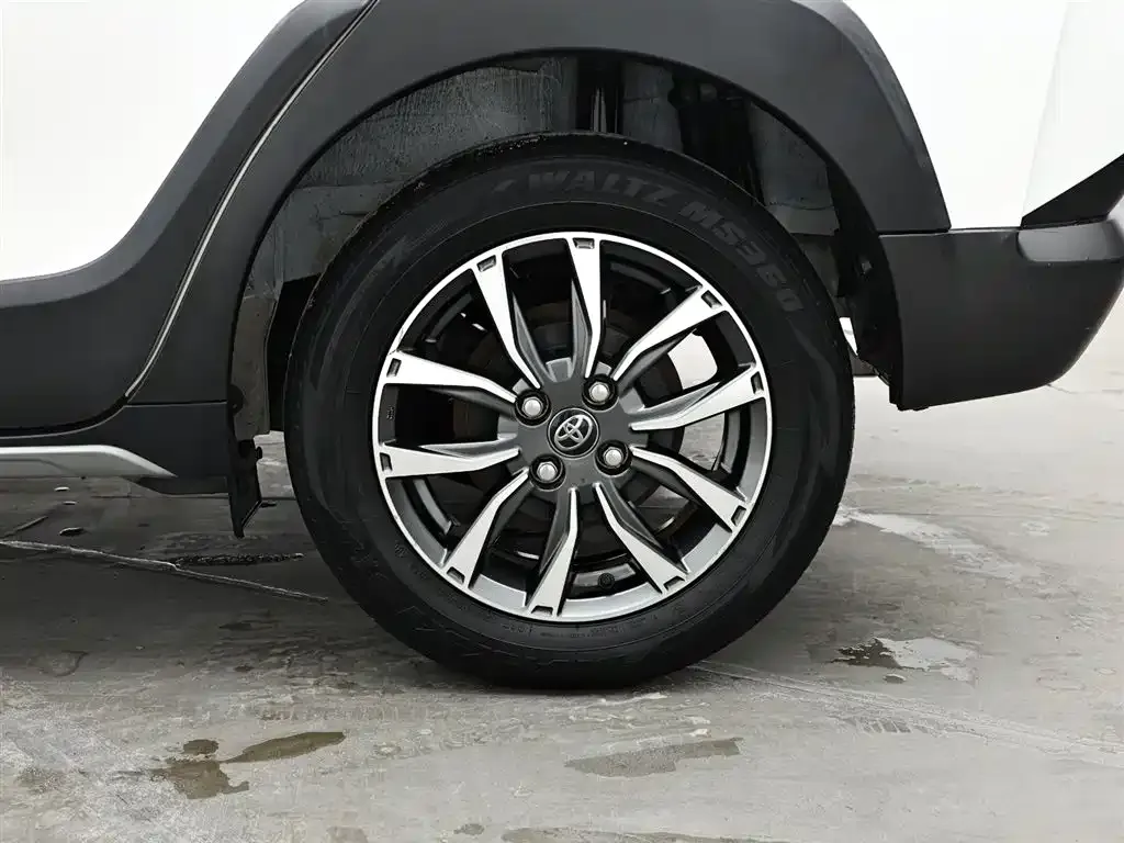 Toyota Yaris L — фото 10