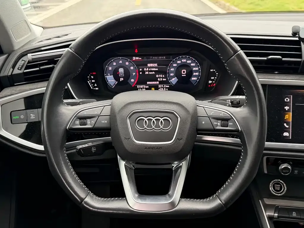 Audi Q3 — фото 2
