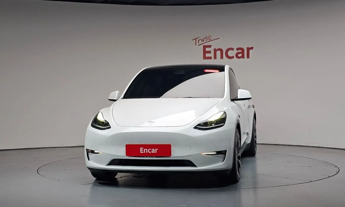 Tesla Model Y — фото 8