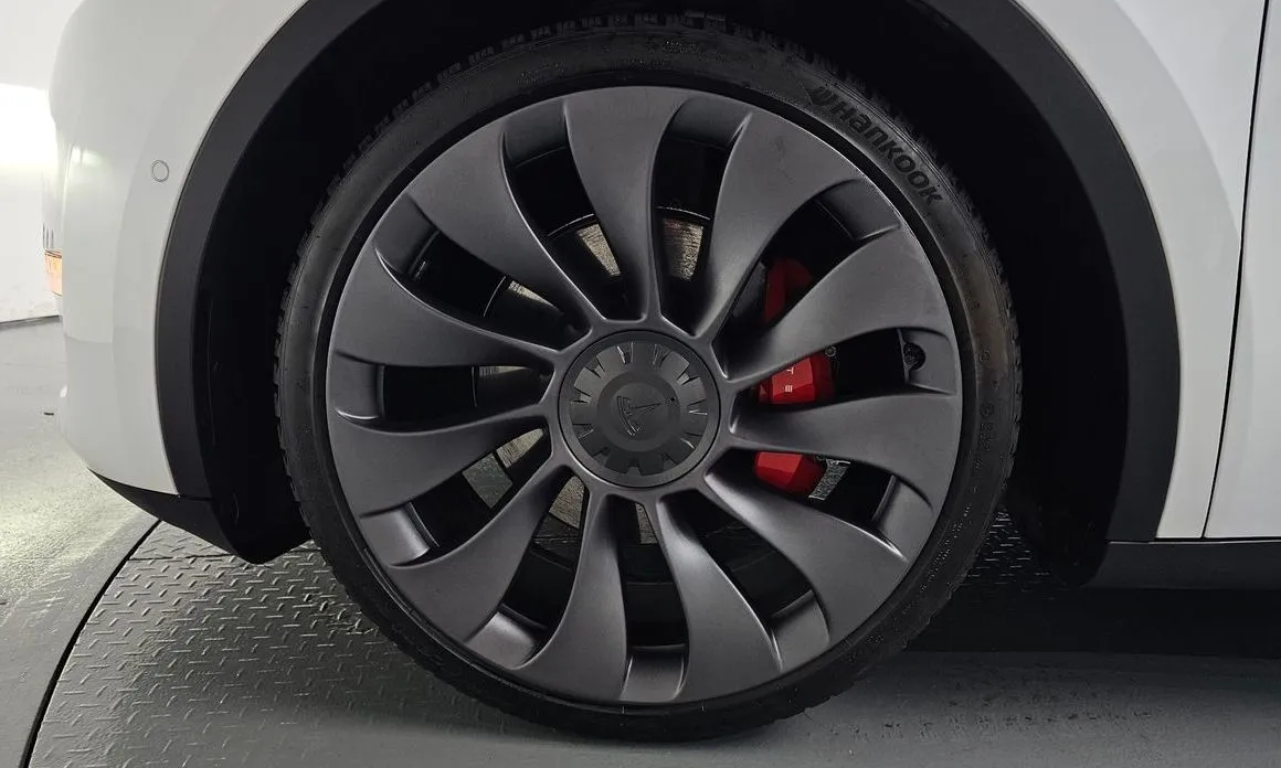 Tesla Model Y — фото 9