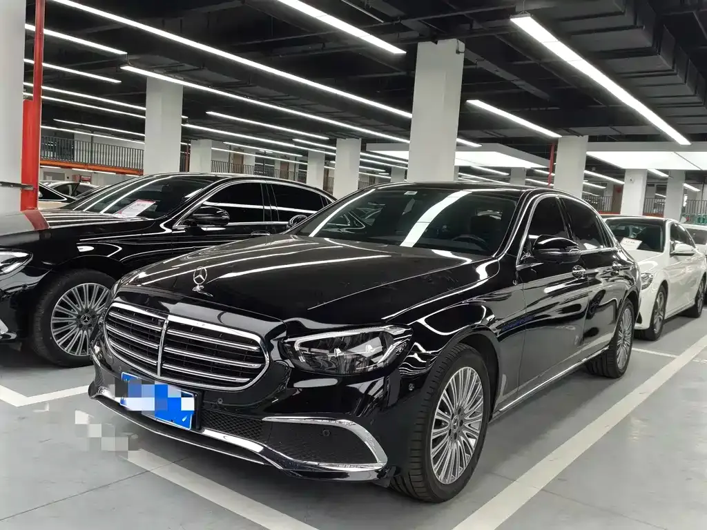 Mercedes-Benz E-Class — фото 1
