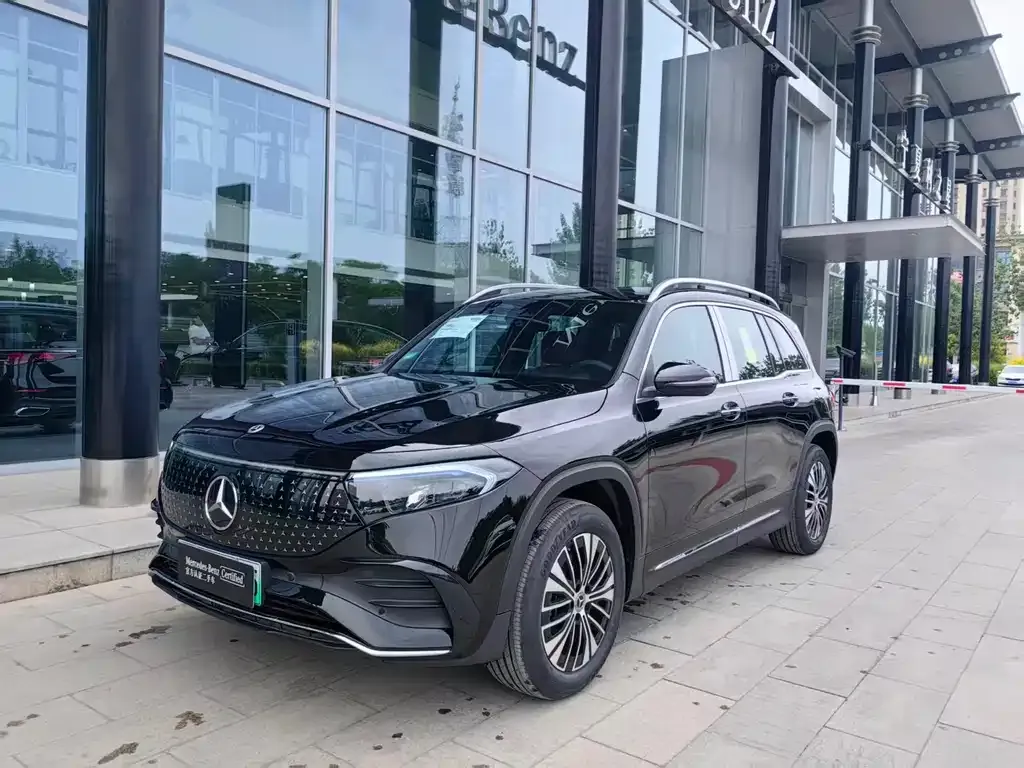 Mercedes-Benz EQB — фото 1