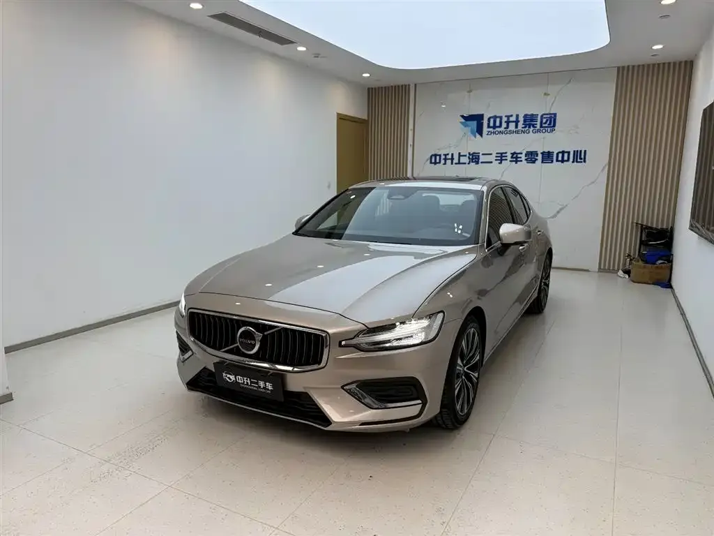 Volvo S60 — фото 1