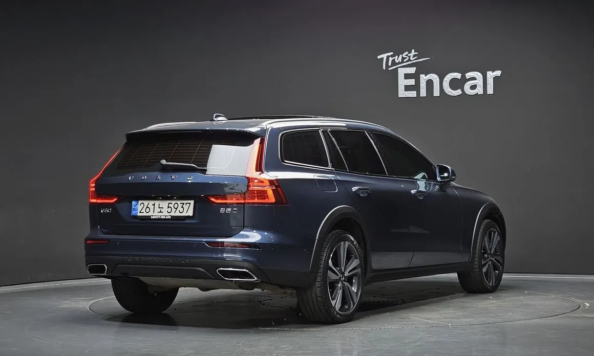 Volvo V60 — фото 9