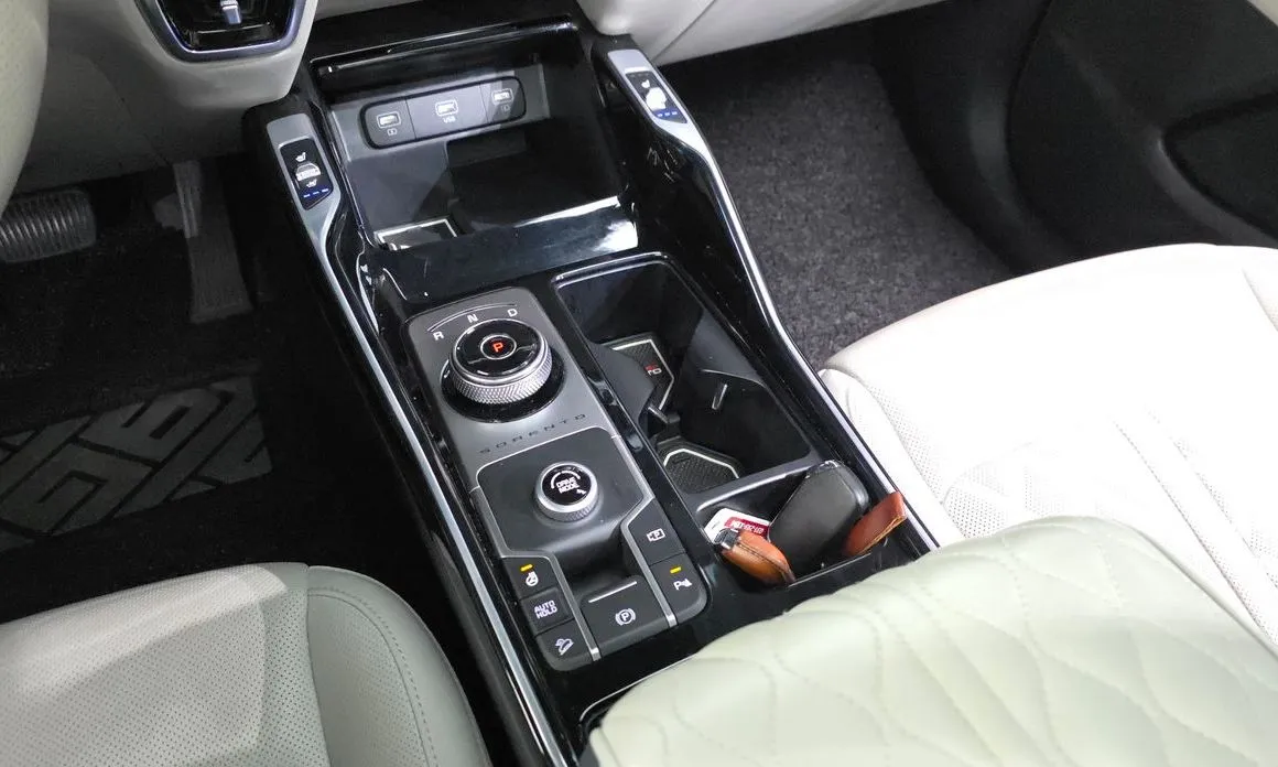 Kia Sorento — фото 7