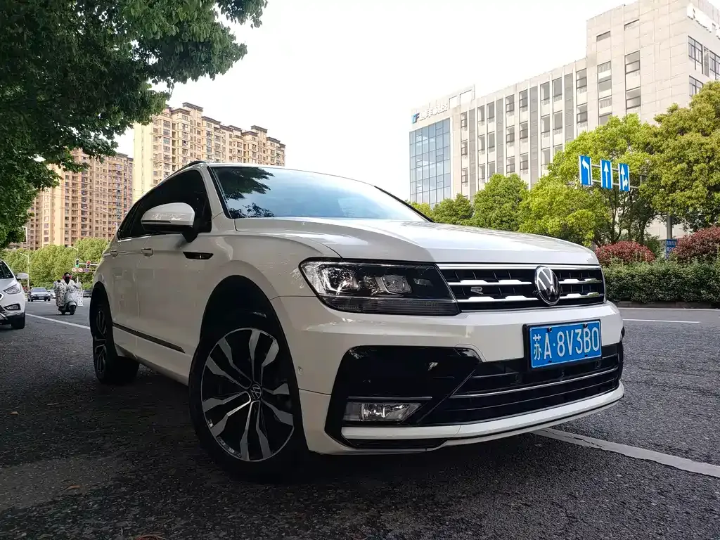 Volkswagen Tiguan L — фото 5