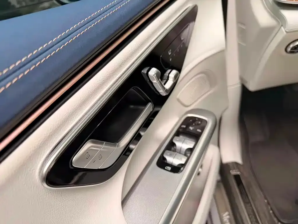 Mercedes-Benz EQE SUV — фото 4