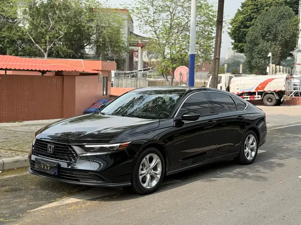 Honda Accord — фото 1