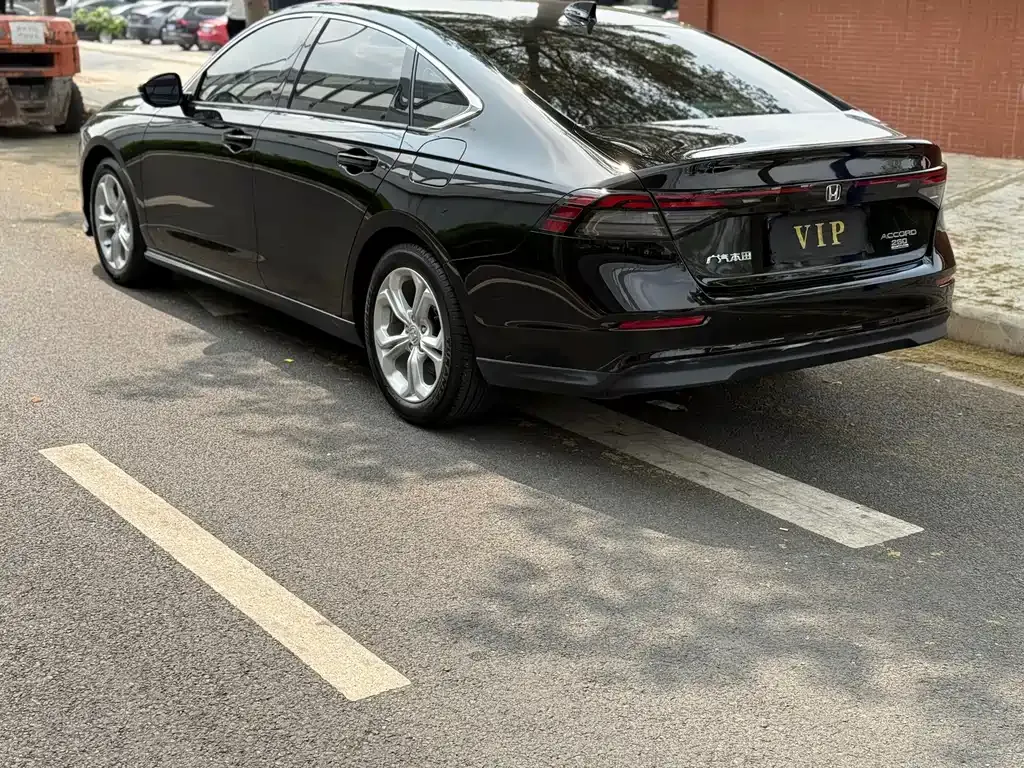 Honda Accord — фото 10