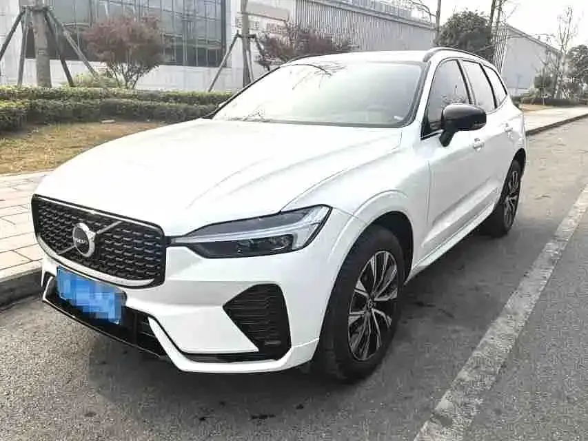 Volvo XC60 — фото 1