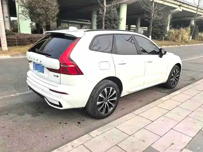 Volvo XC60 — фото 10