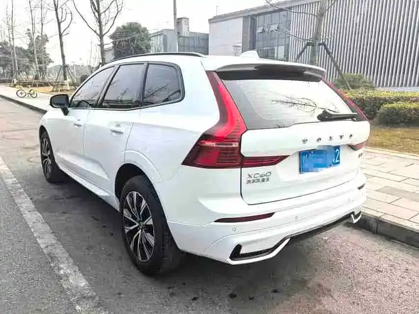Volvo XC60 — фото 9