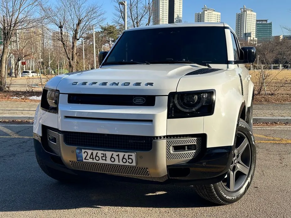Land Rover Defender — фото 1