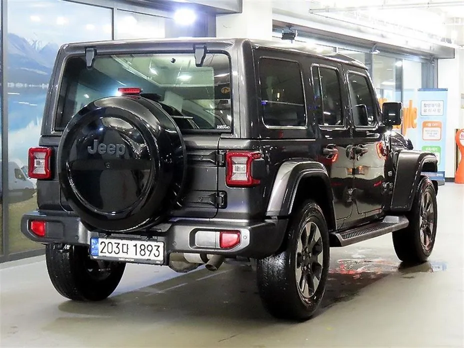 Jeep Wrangler — фото 8