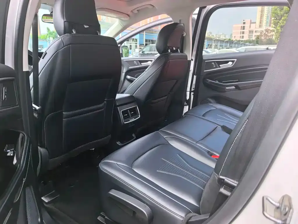 Ford Edge — фото 5