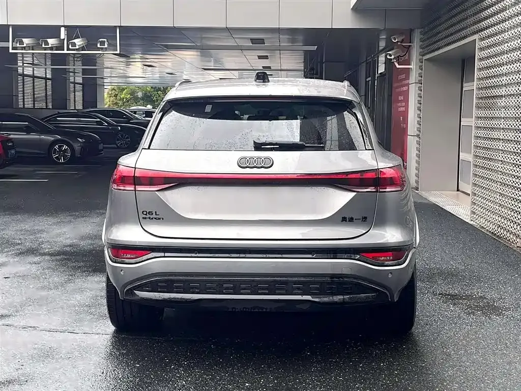 Audi Q6L e-tron — фото 9
