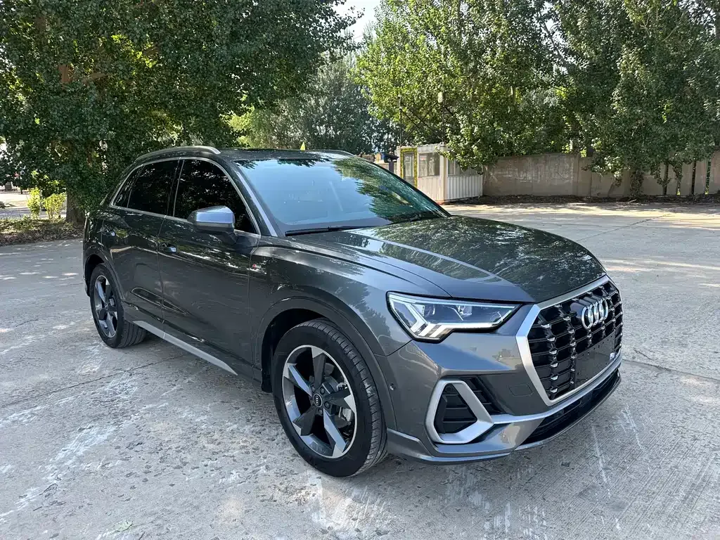 Audi Q3 — фото 1