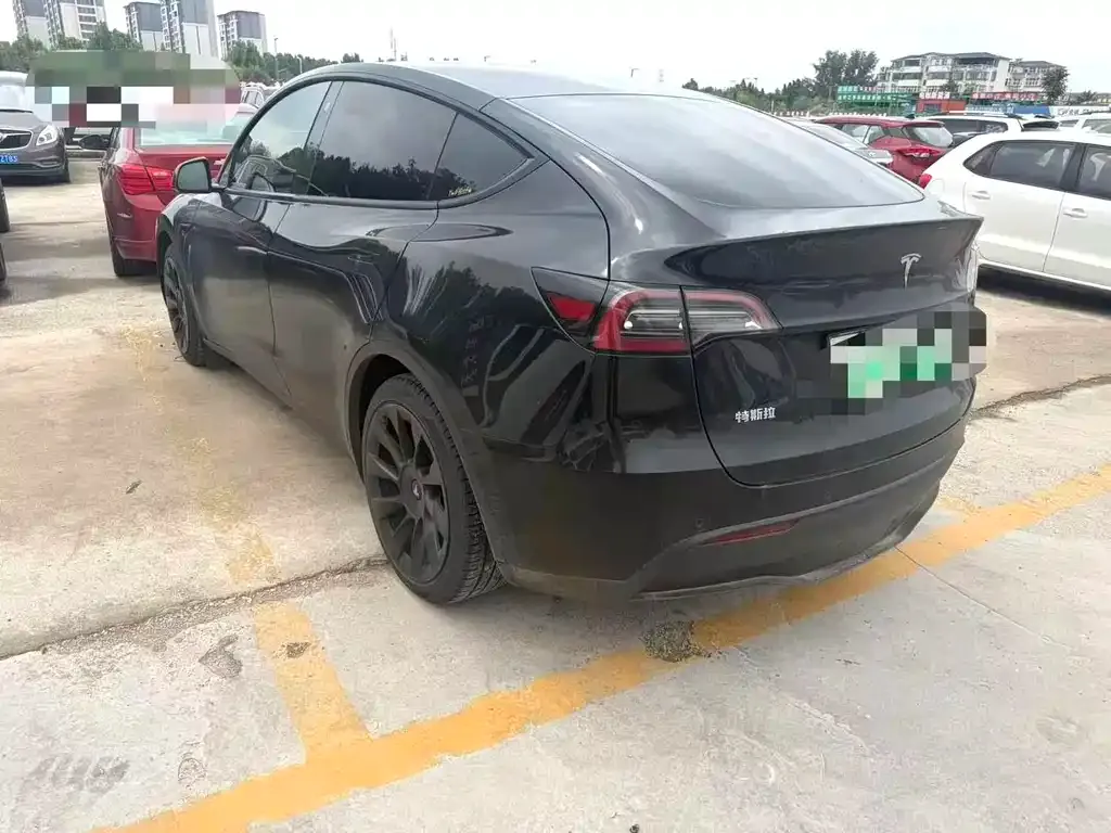 Tesla Model Y — фото 5